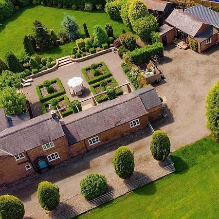 Luxury Barn With Hot Tub, Spa Treatments, Private Dining Little Budworth Ngoại thất bức ảnh