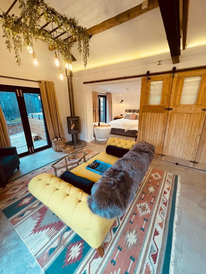 Luxury Barn With Hot Tub, Spa Treatments, Private Dining Little Budworth Ngoại thất bức ảnh