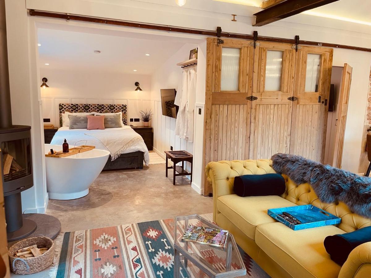 Luxury Barn With Hot Tub, Spa Treatments, Private Dining Little Budworth Ngoại thất bức ảnh